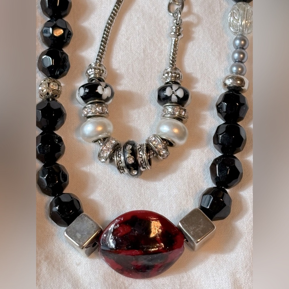 Boho vibes beaded Black and Silver Necklace, bracelet set